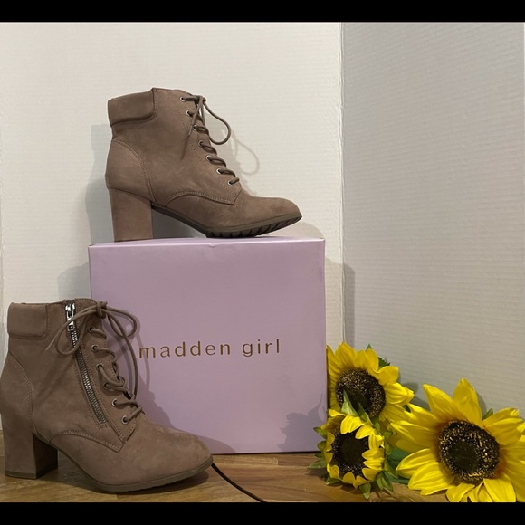 Madden Girl - Picture 2 of 6